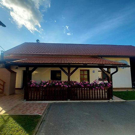 Guest House Gacka Rogic 오토칵 외부 사진