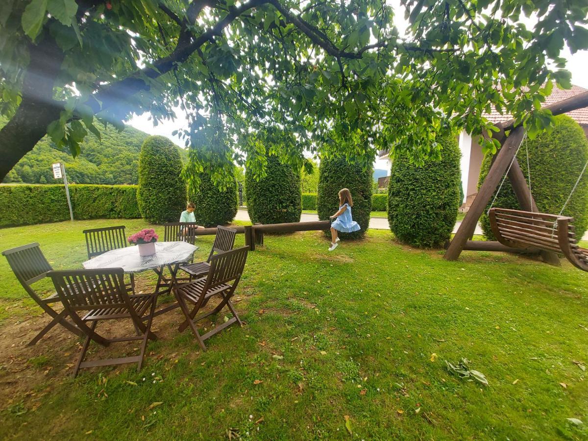 Guest House Gacka Rogic 오토칵 외부 사진