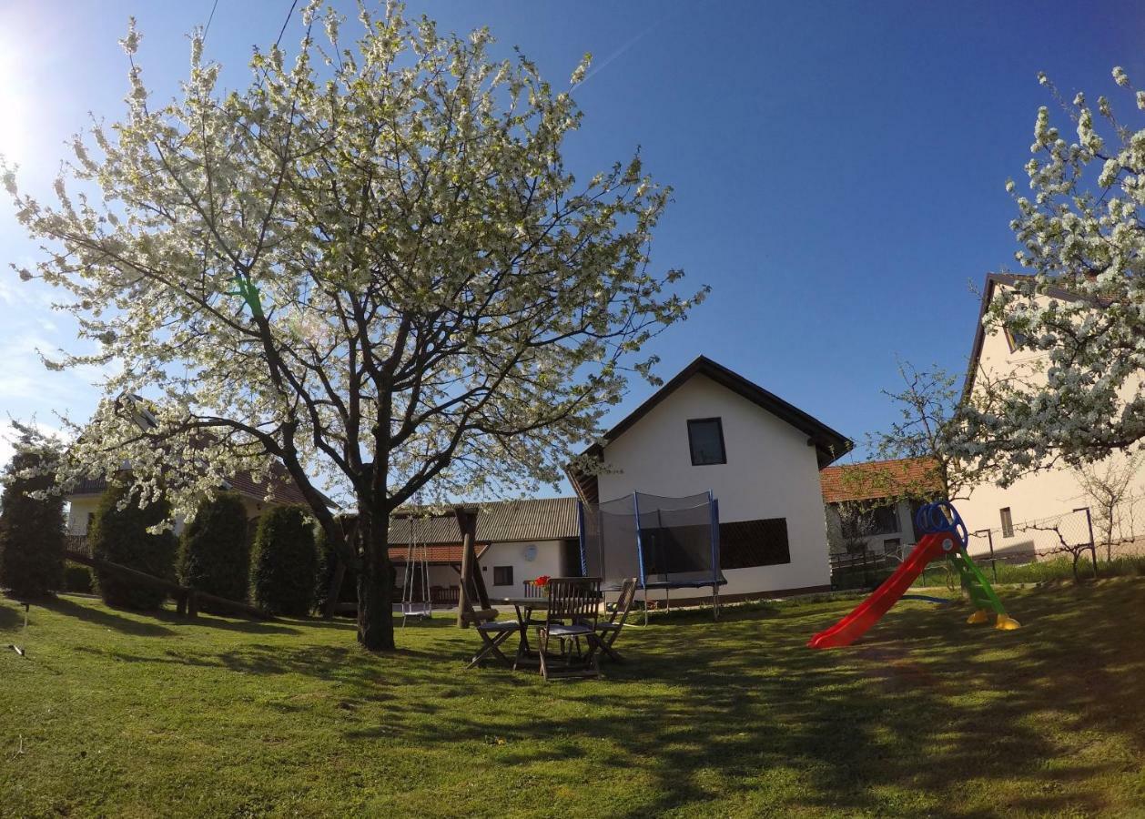 Guest House Gacka Rogic 오토칵 외부 사진